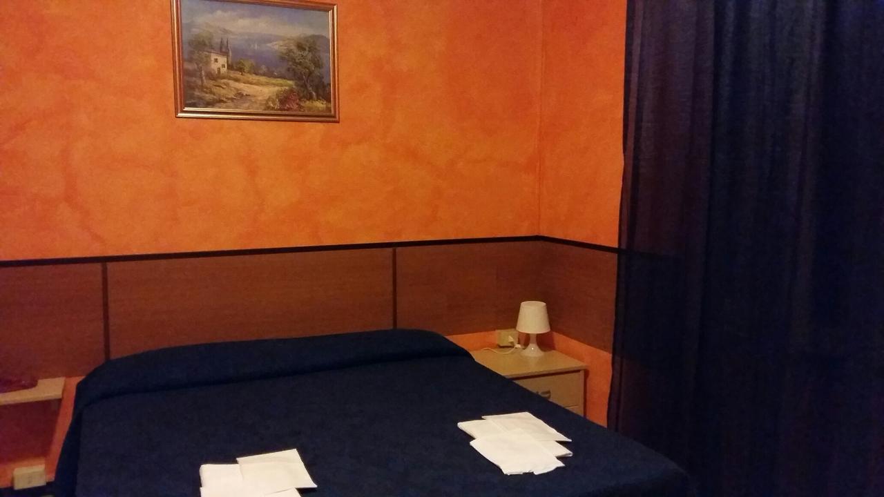 Hotel Violetta Парма Экстерьер фото