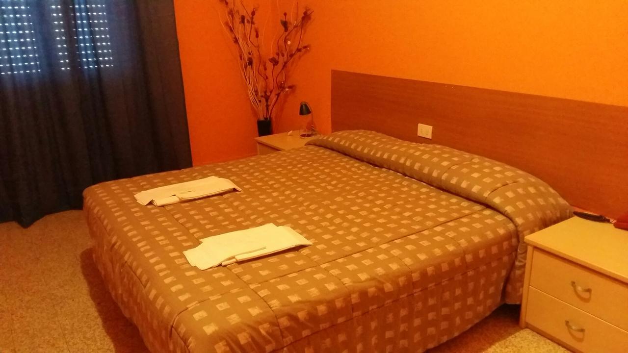 Hotel Violetta Парма Экстерьер фото