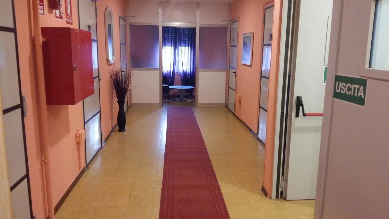 Hotel Violetta Парма Экстерьер фото