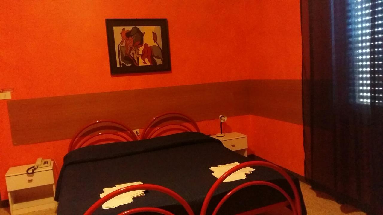 Hotel Violetta Парма Экстерьер фото